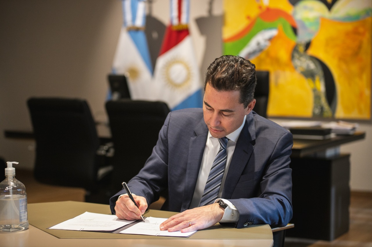 Calvo firmó convenios con universidades (4)