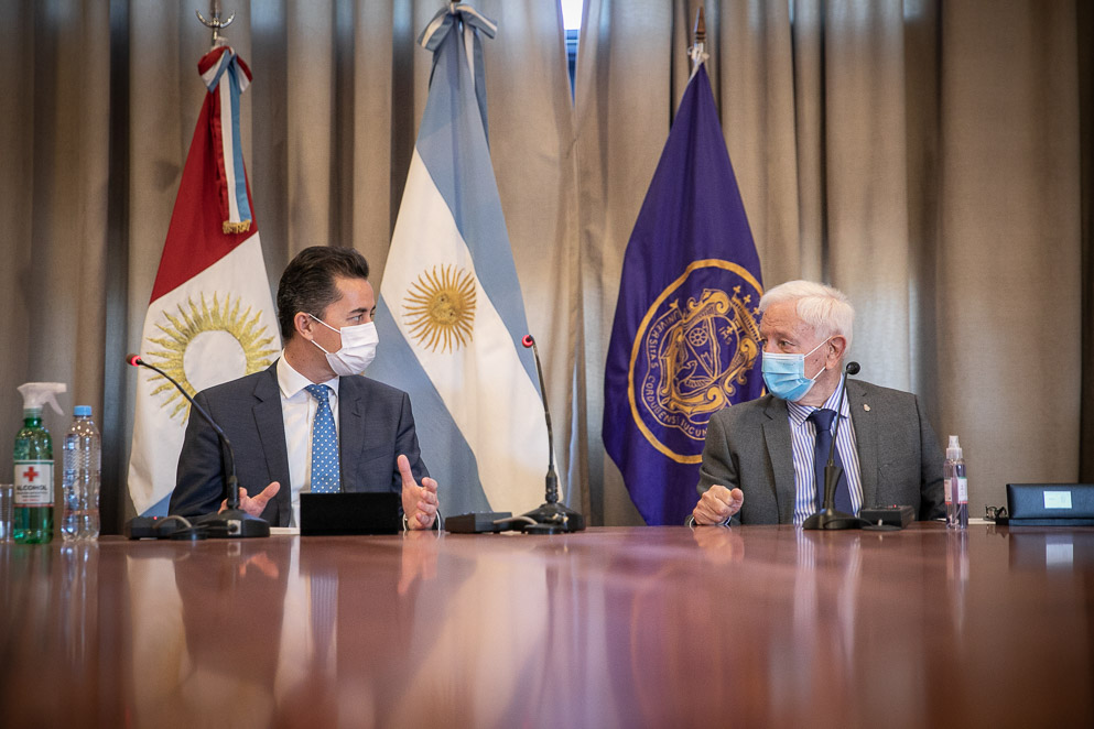 Calvo firmó con la UNC un convenio de colaboración técnica y académica