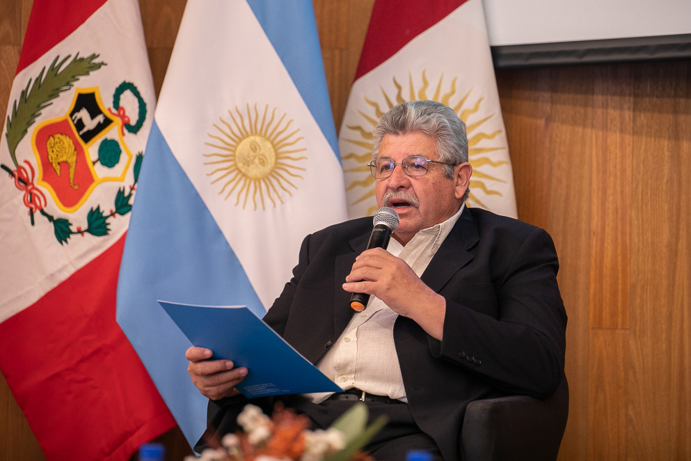 El secretario de Integración Regional, Jorge Montoya, en el homenaje a Perú