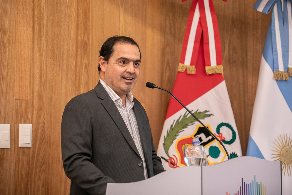 Mariano Saravia, periodista y escritor disertó sobre la unión entre Córdoba y Perú