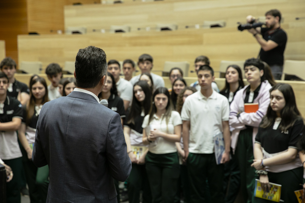 Manuel Calvo recibió en la Legislatura a estudiantes secundarios de Río Cuarto
