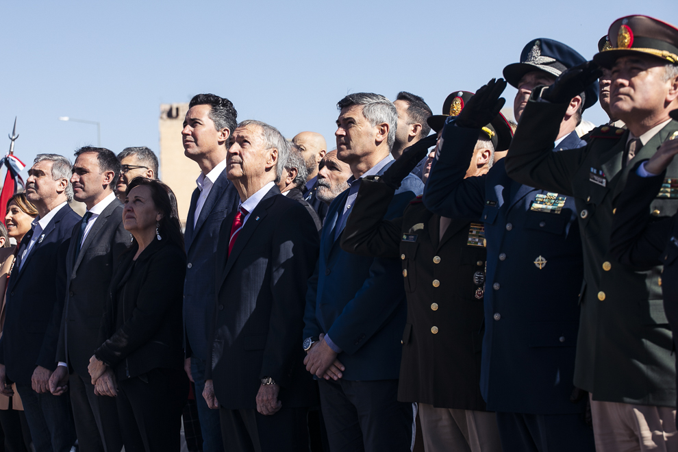 Schiaretti presidió el acto del juramento de Lealtad a la Bandera de Córdoba