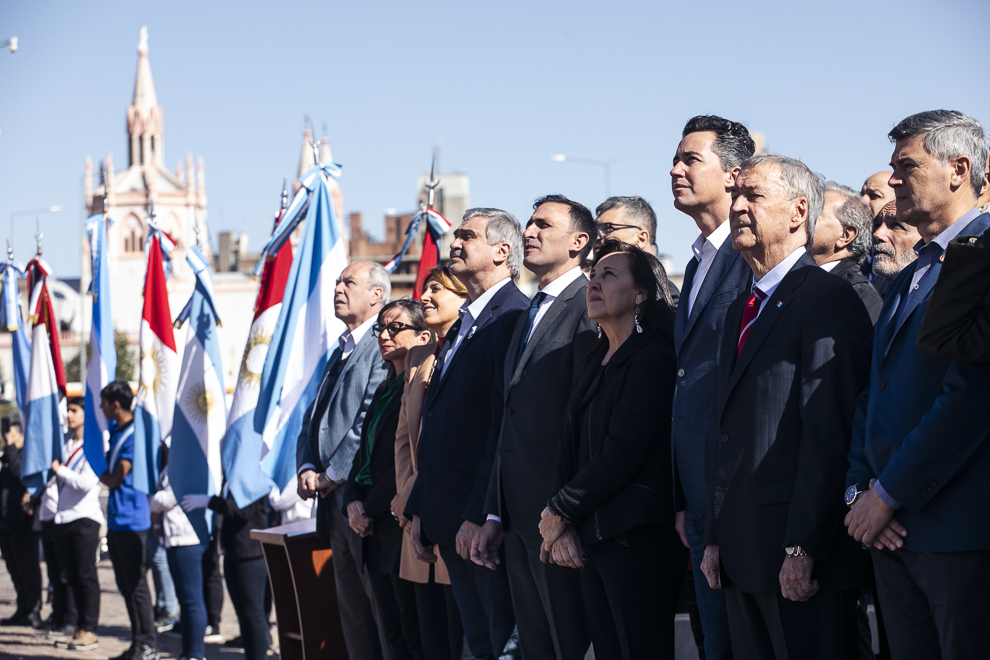 Schiaretti presidió el acto del juramento de Lealtad a la Bandera de Córdoba