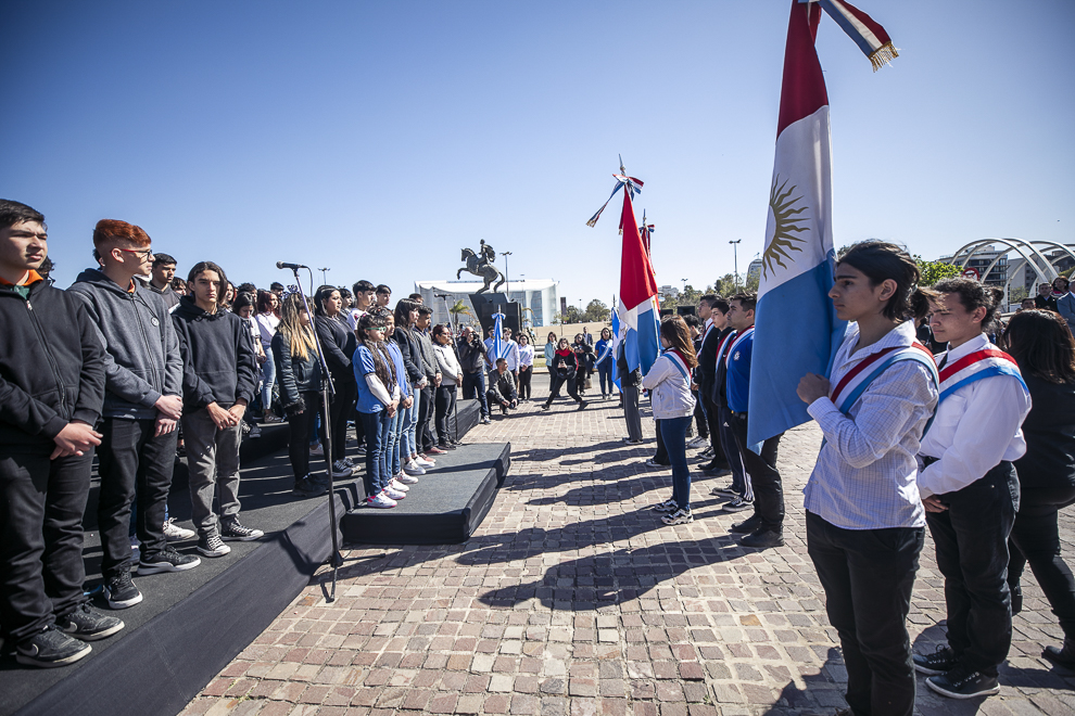 Schiaretti presidió el acto del juramento de Lealtad a la Bandera de Córdoba