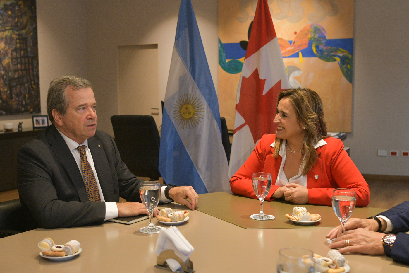 La vicegobernadora Prunotto recibió al embajador de Canadá en Argentina ...