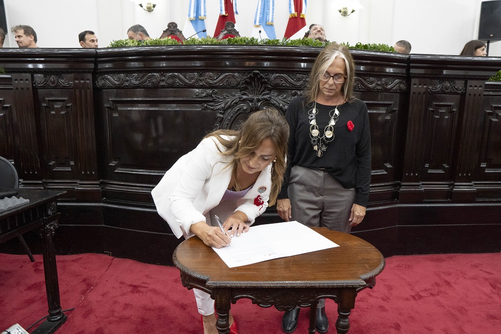 La Provincia y la Legislatura firman un acuerdo para capacitar en Derechos Humanos • Canal C
